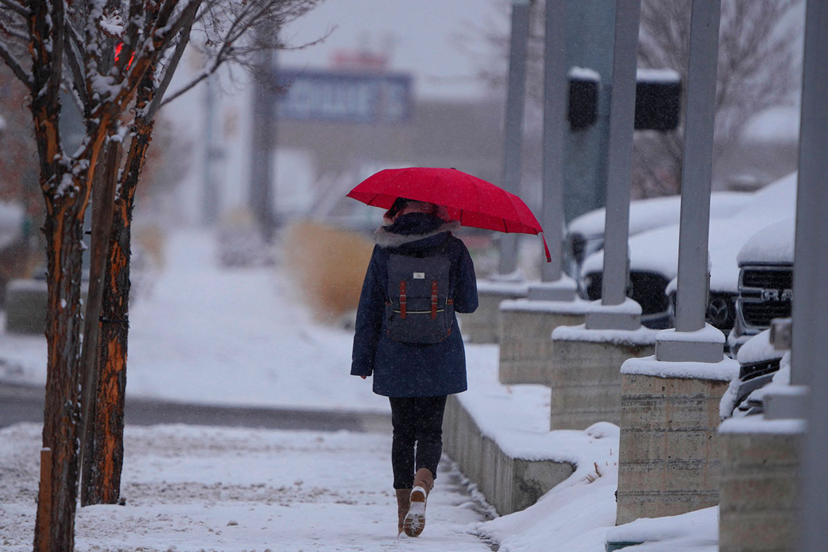 Estadounidenses bajo la amenaza de tormenta invernal.