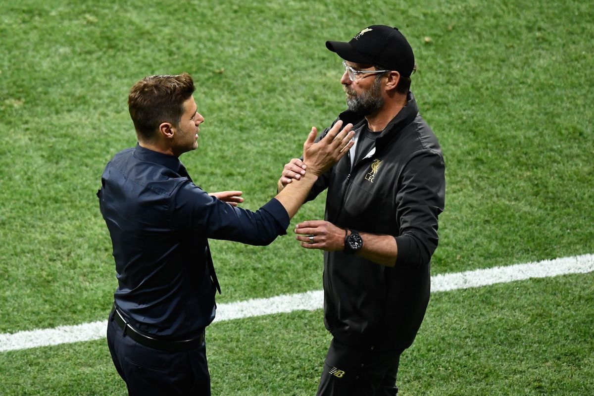 Jürgen Klopp y Mauricio Pochettino se saludan en la final de la Champions de 2019.