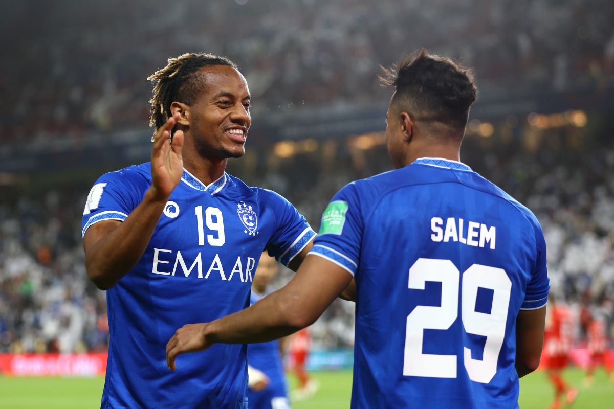 Salem Al Dawsari y André Carrillo del Al Hilal.