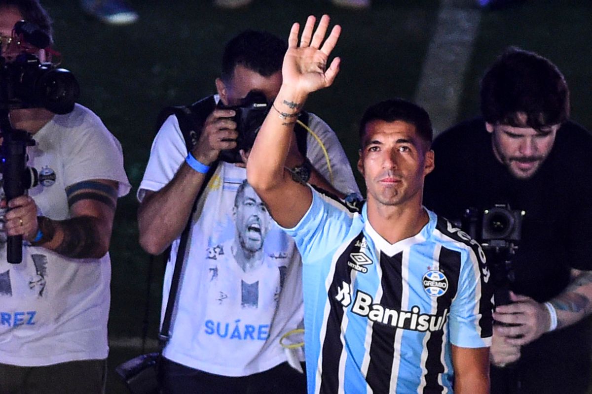 Luis Suárez durante su presentación con Gremio.