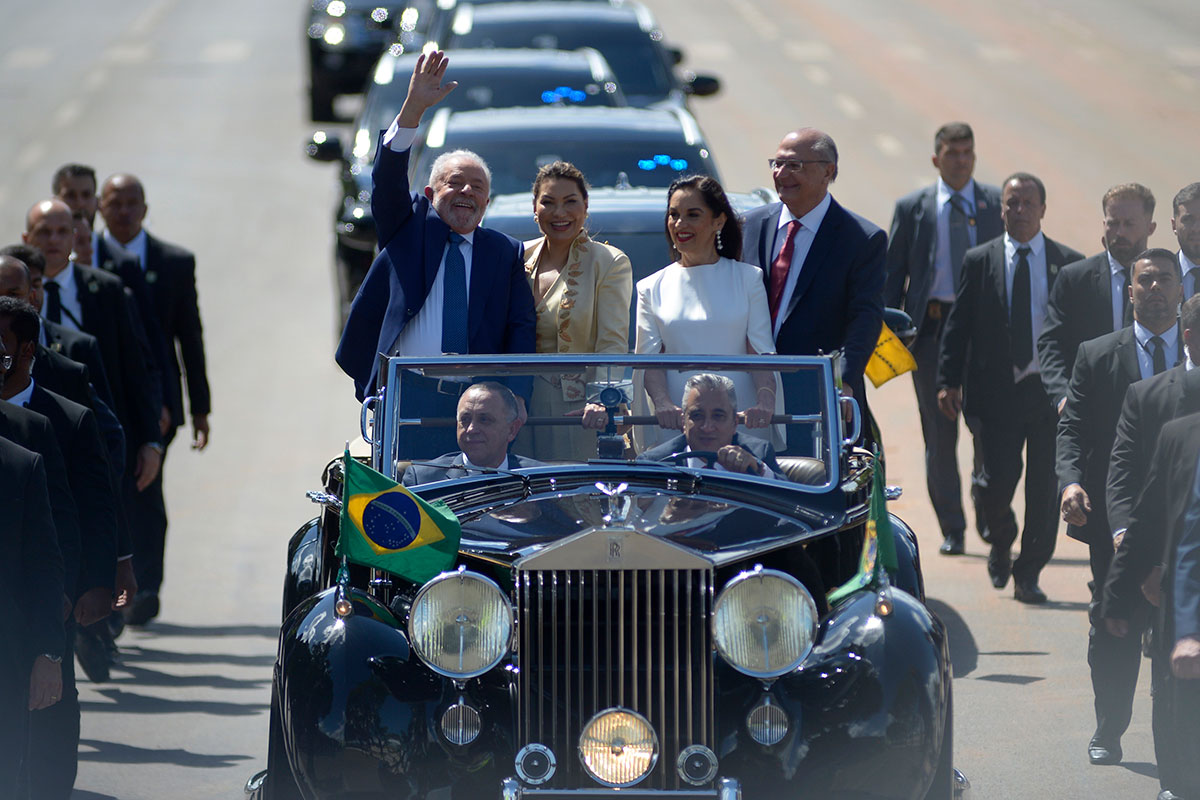 Luiz Inácio Lula da Silva jura como nuevo presidente de Brasil.