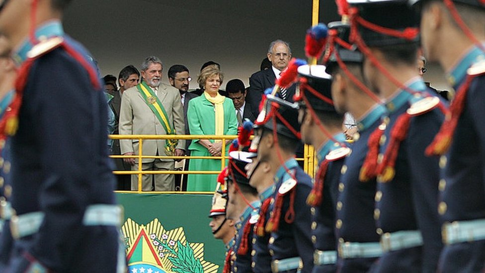 Lula en el desfile militar del 7 de febrero