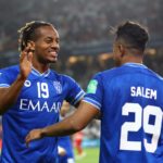 Salem Al Dawsari y André Carrillo del Al Hilal.