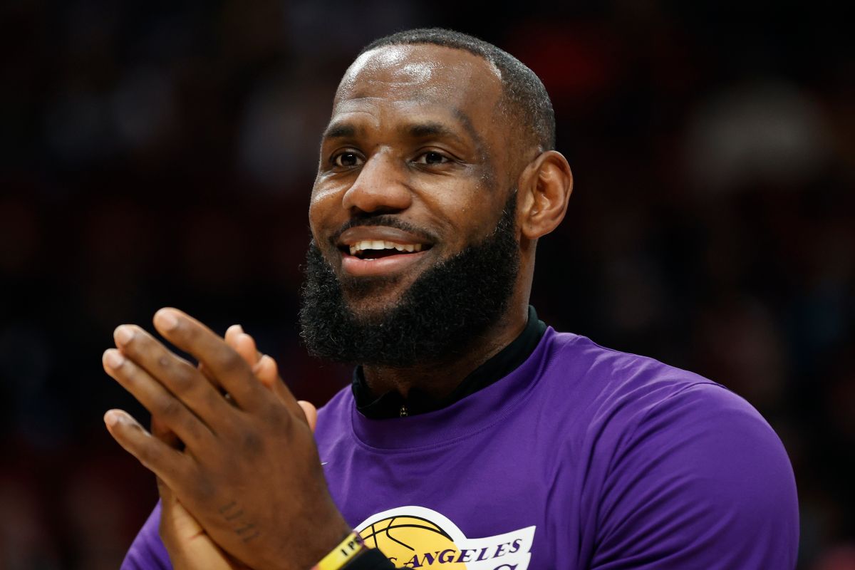 LeBron James superestrella de los Lakers.