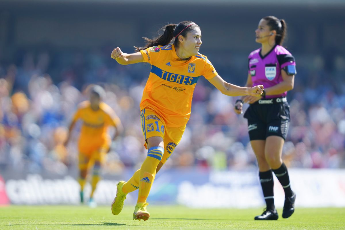 Ciudad de México, 14 de enero de 2023. Jacqueline Ovalle en festejo de gol, durante el partido de la jornada 2 del torneo Clausura 2023 de la Liga BBVA MX Femenil, entre las Pumas de la UNAM y las Tigres de la UANL, celebrado en el estadio Olímpico Universitario. Foto: Imago7/ Rafael Vadillo