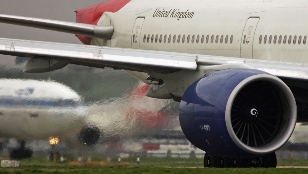 A lo largo del incidente, las balizas giratorias del avión parecían estar iluminadas, advirtiendo que los motores aún estaban funcionando.