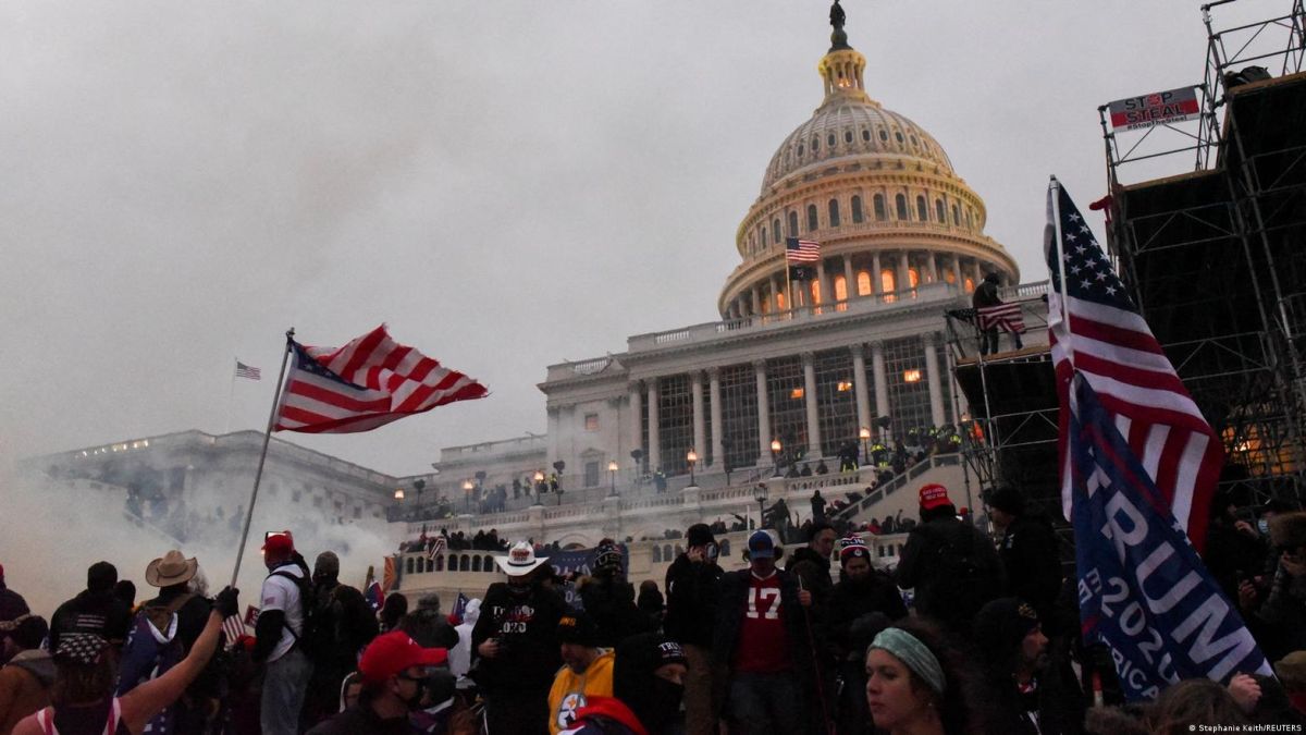 Seguidores de Donald Trump durante el asalto al Capitolio, en Washington D.C., el 6 de enero de 2021.