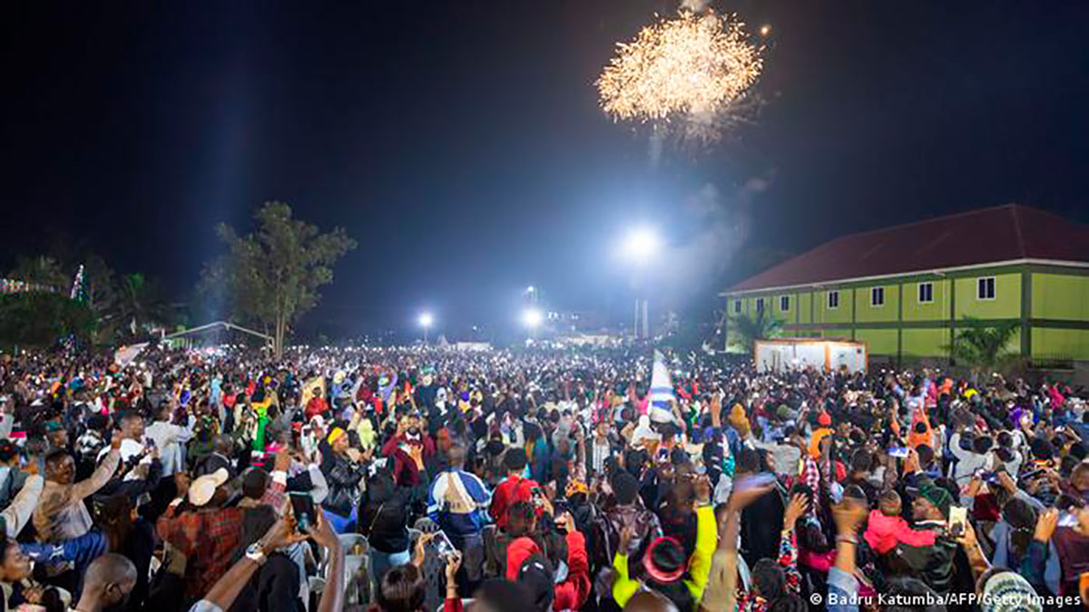 Fuegos artificiales en Kampala para celebrar el Año Nuevo.