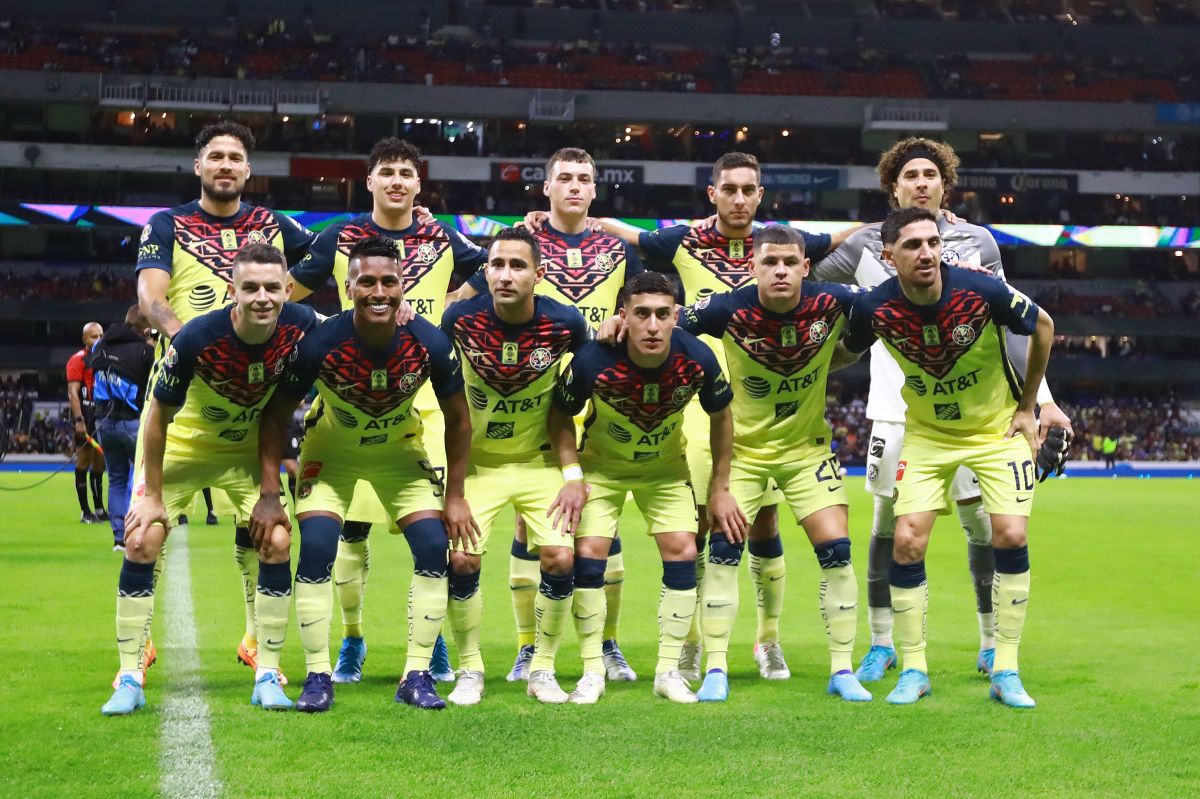 Club América en el Estadio Azteca ante Cruz Azul.