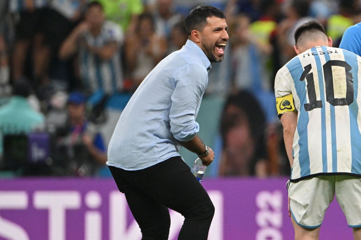 Sergio 'Kun' Agüero junto a Lionel Messi después de la final del Mundial de Qatar 2022. 