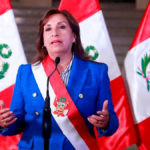 La presidenta peruana, Dina Boluarte, anunció el viernes por la noche la retirada de la embajador de su país en México