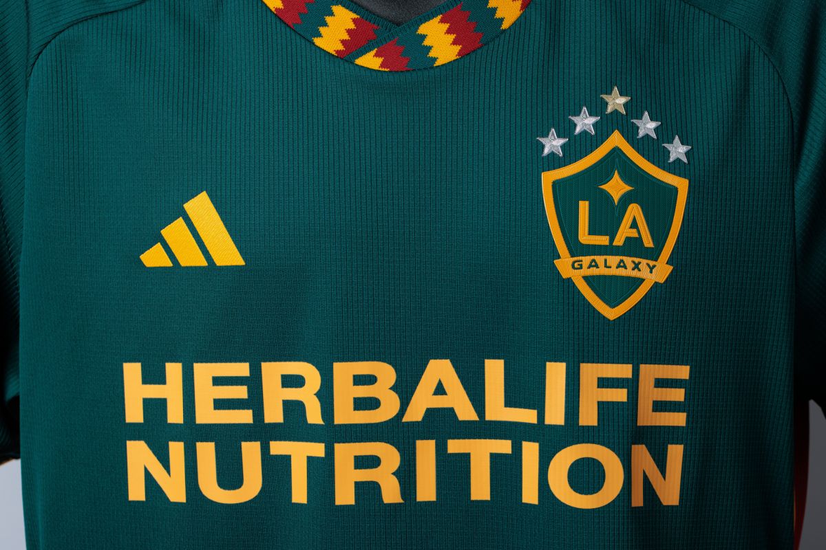 Nueva camiseta de visitante del LA Galaxy.