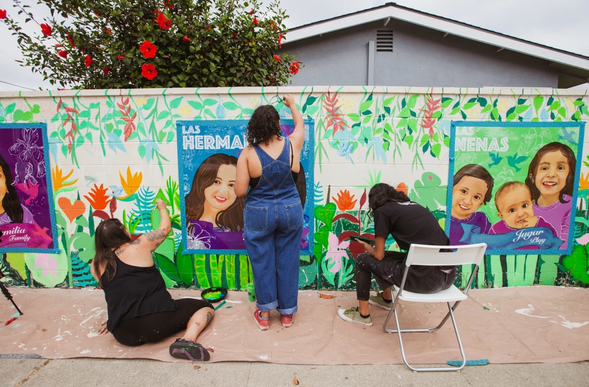 Mural llamado Las Poderosas, de la artista Alicia Rojas. 