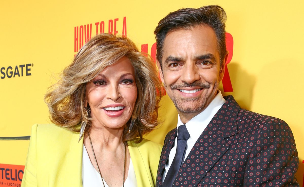 Raquel Welch y Eugenio Derbez en 2017, durante la premiere de la cinta "How to be a latin lover".