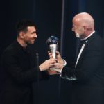 Lionel Messi recibiendo el Premio The Best 2022.