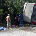 El autobús trasladaba a pasajeros de distintas nacionalidades, se espera que autoridades las confirmen, así como las causas del accidente.