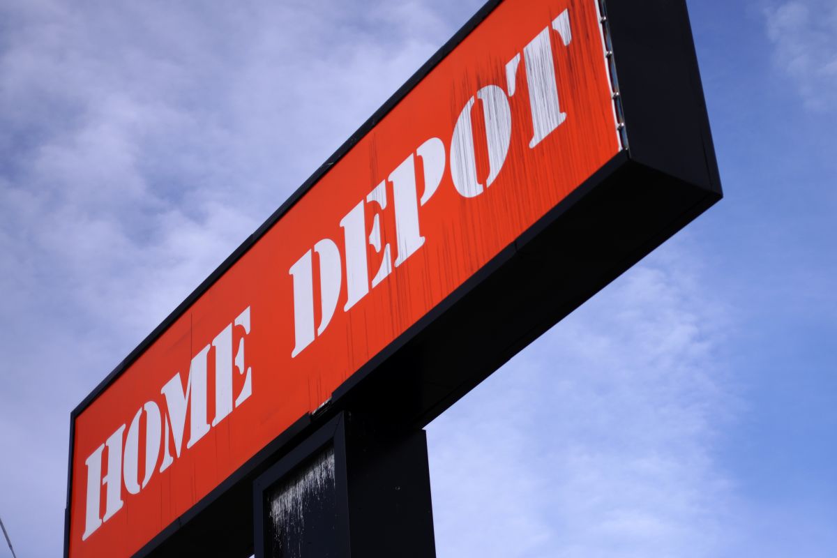 Home Depot cuenta con 
437,000 empleados en las 2,000 tiendas ubicadas en Estados Unidos. 