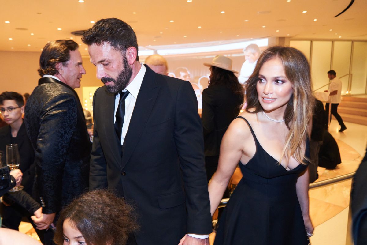 El rostro de Ben Affleck mostrando aparente cansancio junto a su esposa, Jennifer Lopez se ha hecho viral en diversas oportunidades.