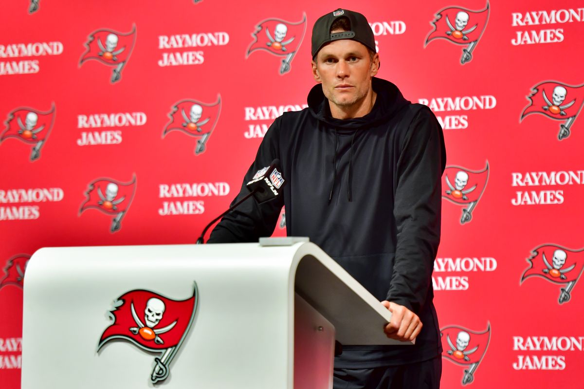 Tom Brady durante una rueda de prensa con Tampa Bay Buccaneers. 