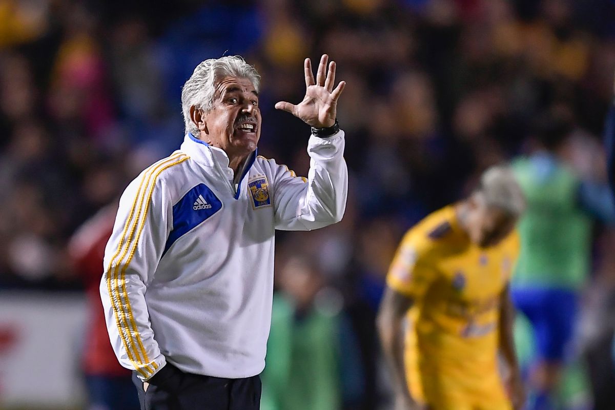 El Tuca Ferreti en su época de entrenador al mando de Tigres.