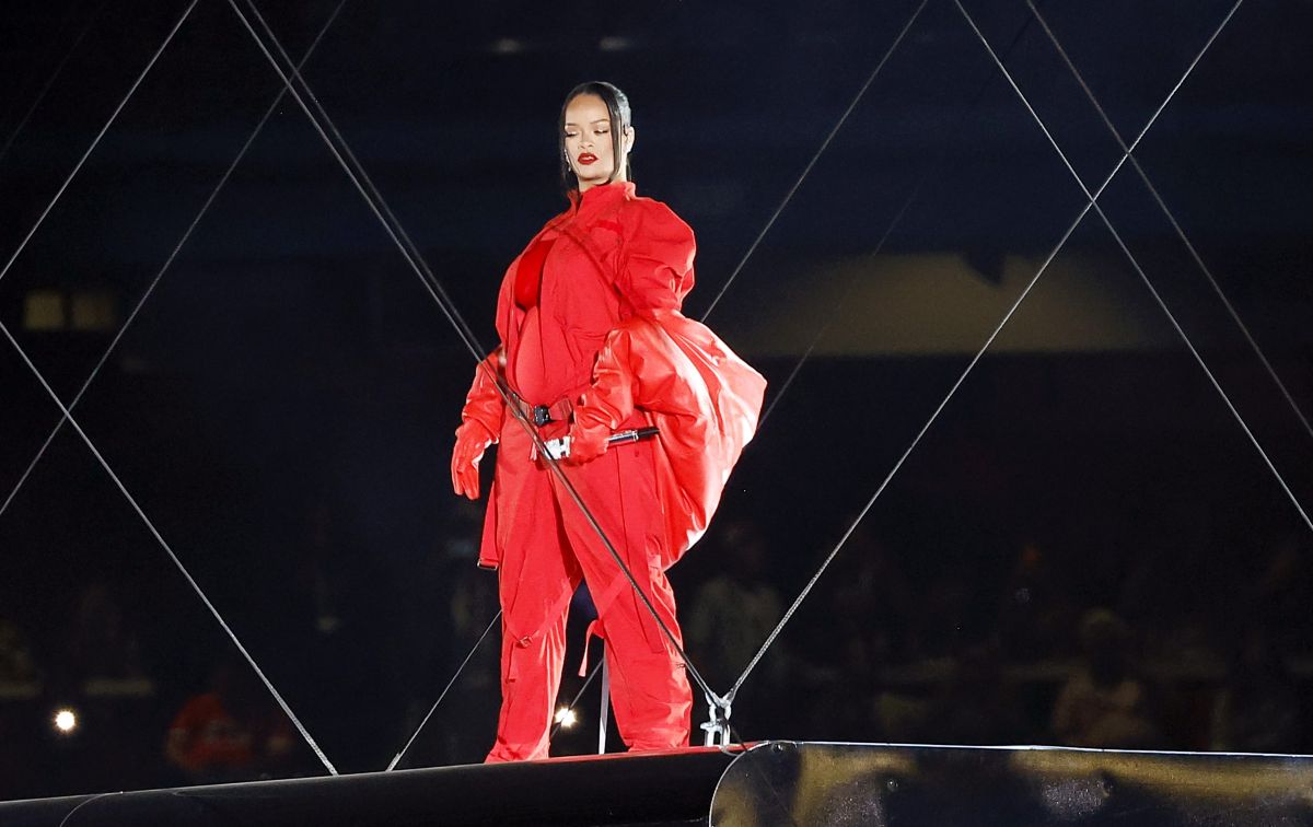 Rihanna en el medio tiempo del Super Bowl LVII.