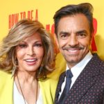 Raquel Welch y Eugenio Derbez en 2017, durante la premiere de la cinta "How to be a latin lover".