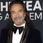 Marco Antonio Solís presumió del avión privado en el que viaja.