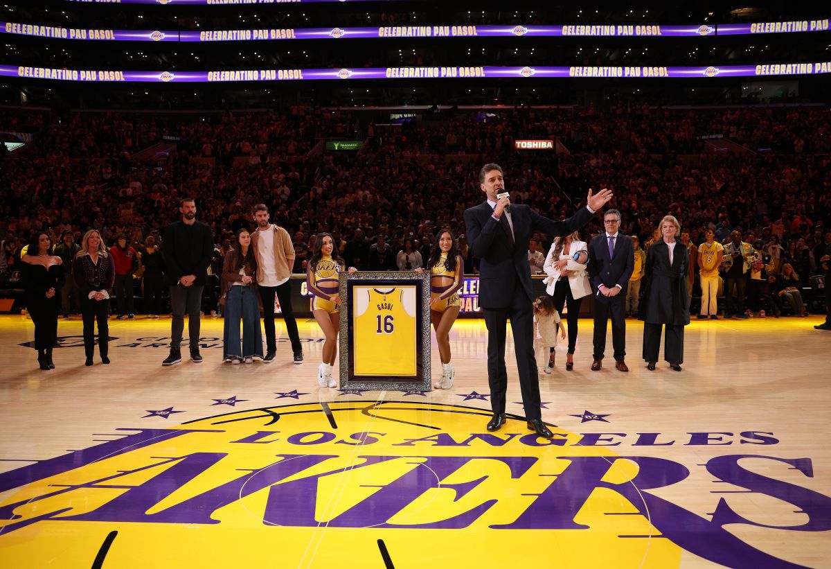 LOS ANGELES, CALIFORNIA - MARCH 07: Pau Gasol #16 of the Los Angeles Lakers speaks during his jersey retirement ceremony at halftime in the game between the Memphis Grizzlies and the Los Angeles Lakers at Crypto.com Arena on March 07, 2023 in Los Angeles, California. NOTE TO USER: User expressly acknowledges and agrees that, by downloading and/or using this Photograph, user is consenting to the terms and conditions of the Getty Images License Agreement. Mandatory Copyright Notice: Copyright 2023 NBAE. (Photo by Harry How/Getty Images)