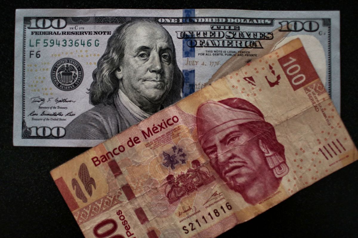 El precio del dólar se mantiene estable ante la crisis bancaria y el peso mexicano logra mantenerse también.