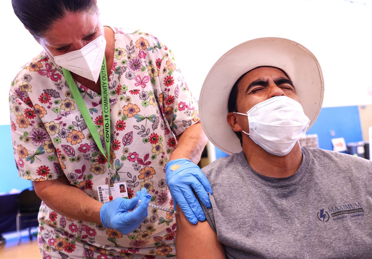 California declaró el fin de la emergencia por Covid en el estado.