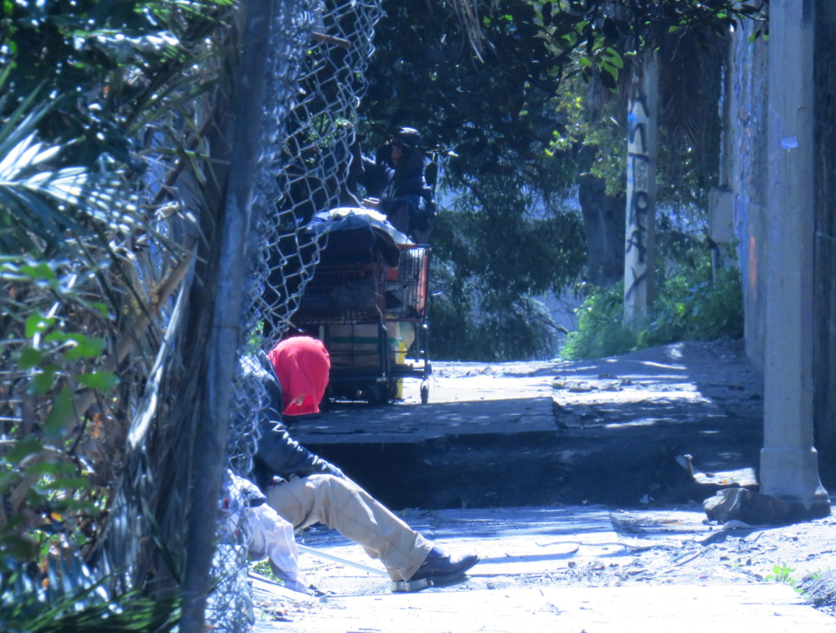 Actualmente viven en el condado de Los Ángeles unas 70,000 personas sin hogar. 