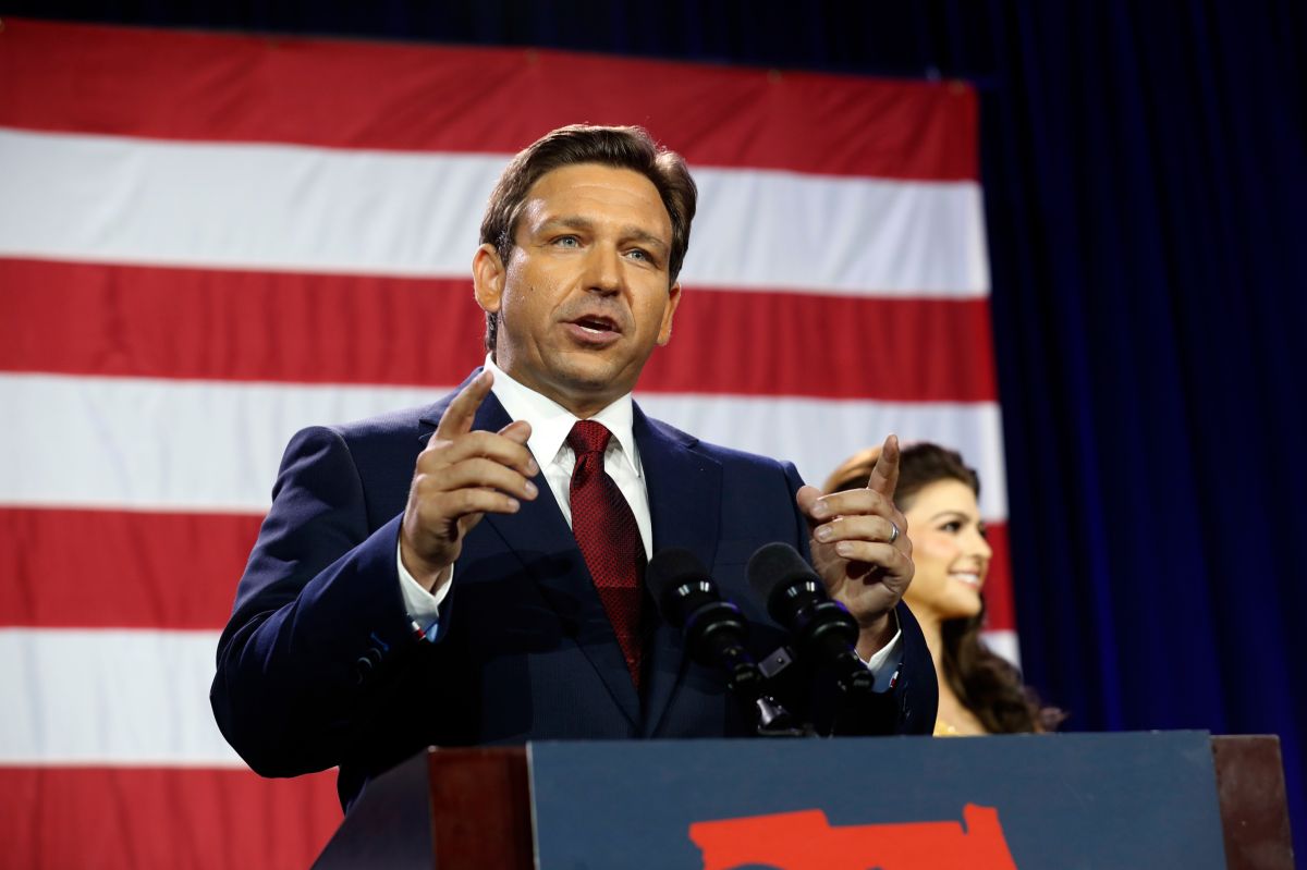 DeSantis aparece por detrás de Trump en las últimas encuestas.