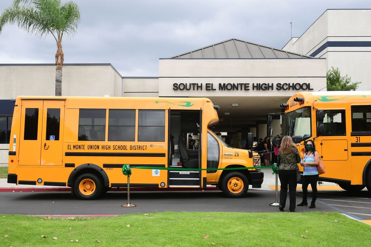 Después del apuñalamiento, fue cerrado el campus del South El Monte High School.