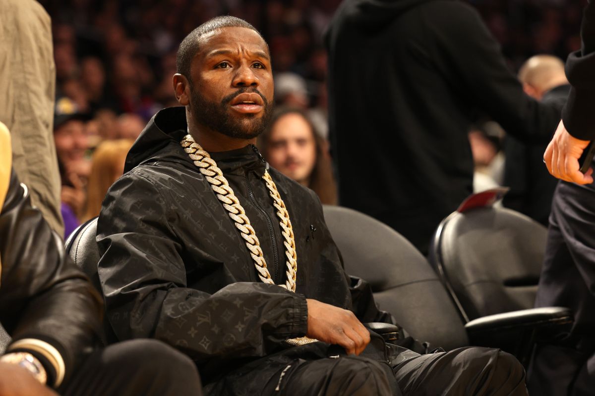 Floyd Mayweather Jr. en un partido de LA Lakers en la NBA.