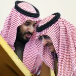 Principe Mohammed bin Salman junto a uno de los jeques y ministros de Arabia Saudita