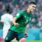 César Montes con México en el Mundial Qatar 2022.