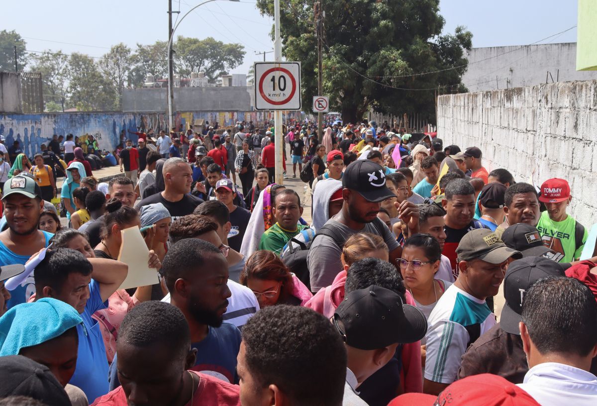 Migrantes en Tapachula quieren permisos para viajar al norte de México en avión para pedir asilo en EE.UU.