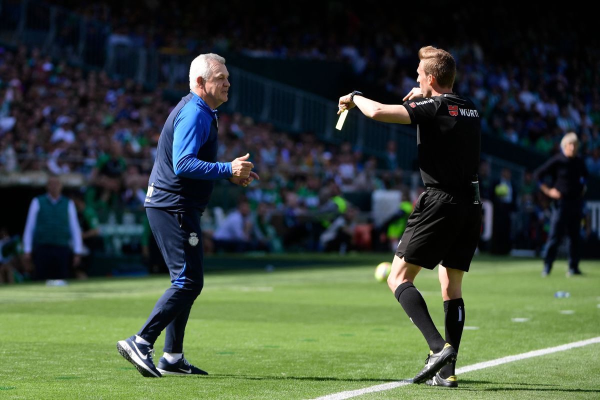 Aguirre y su última amonestación ante el Real Betis.