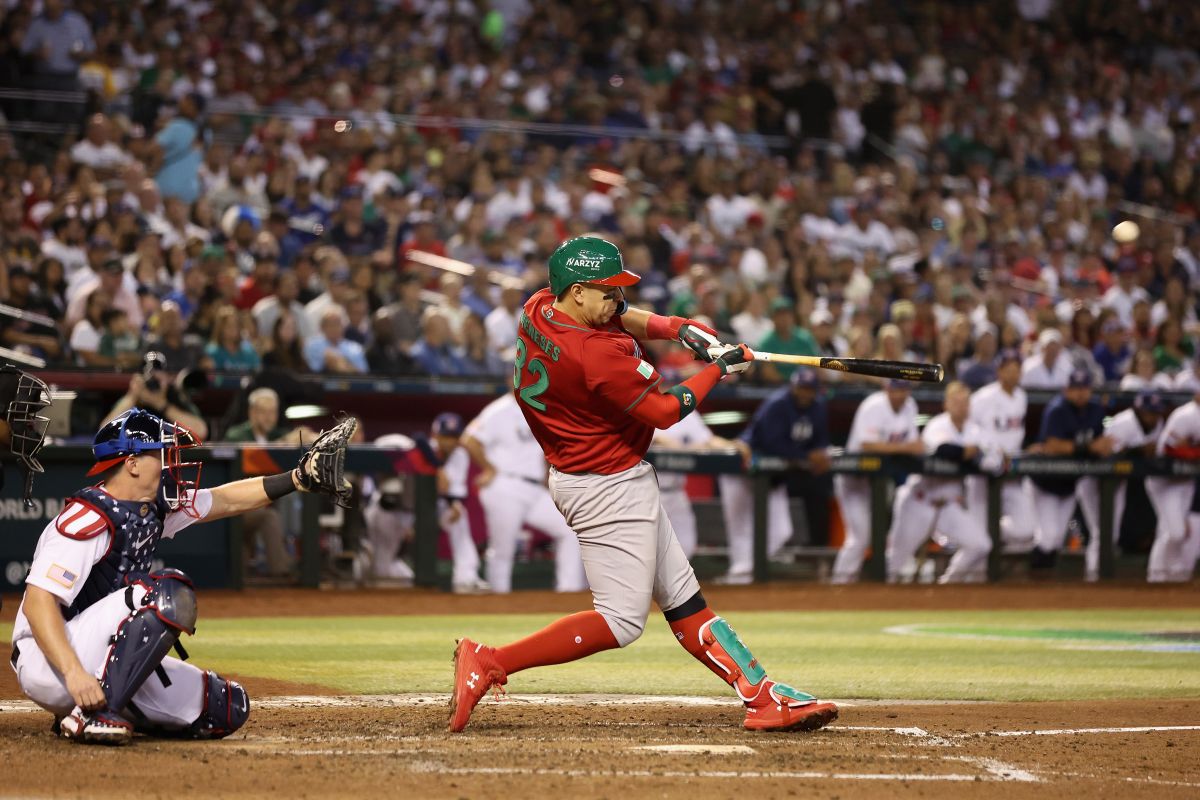 Joey Meneses con la Selección de México en el Clásico Mundial de Béisbol.