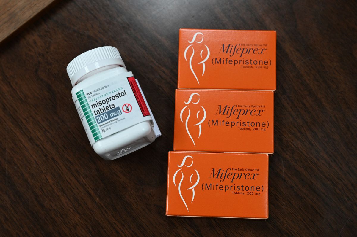 Mifepristona (Mifeprex) y Misoprostol son los dos medicamentos utilizados en un aborto con medicamentos.