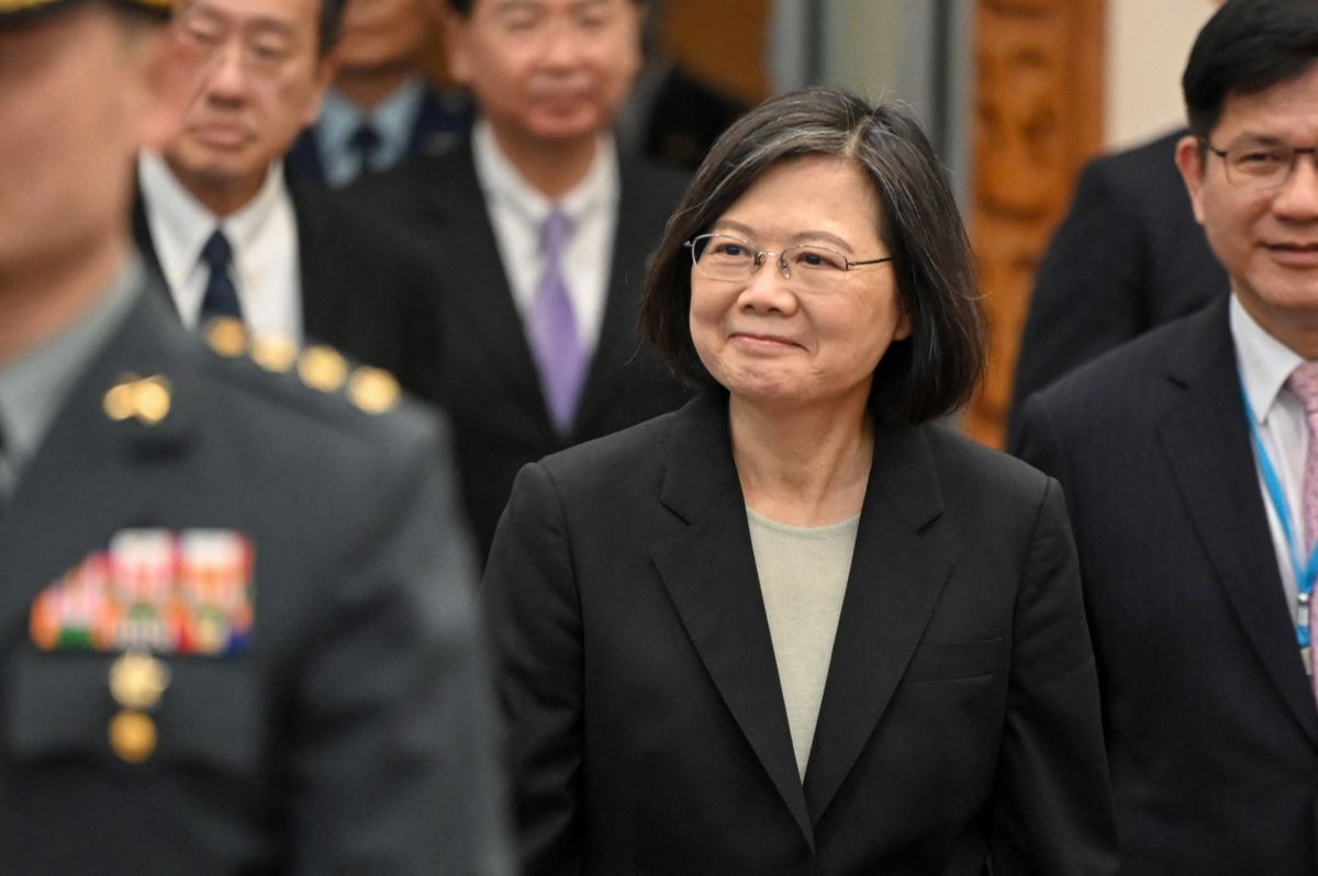 La presidenta de Taiwán, Tsai Ing-wen, cuando se dirigía a tomar el avión que la traería a EE.UU.