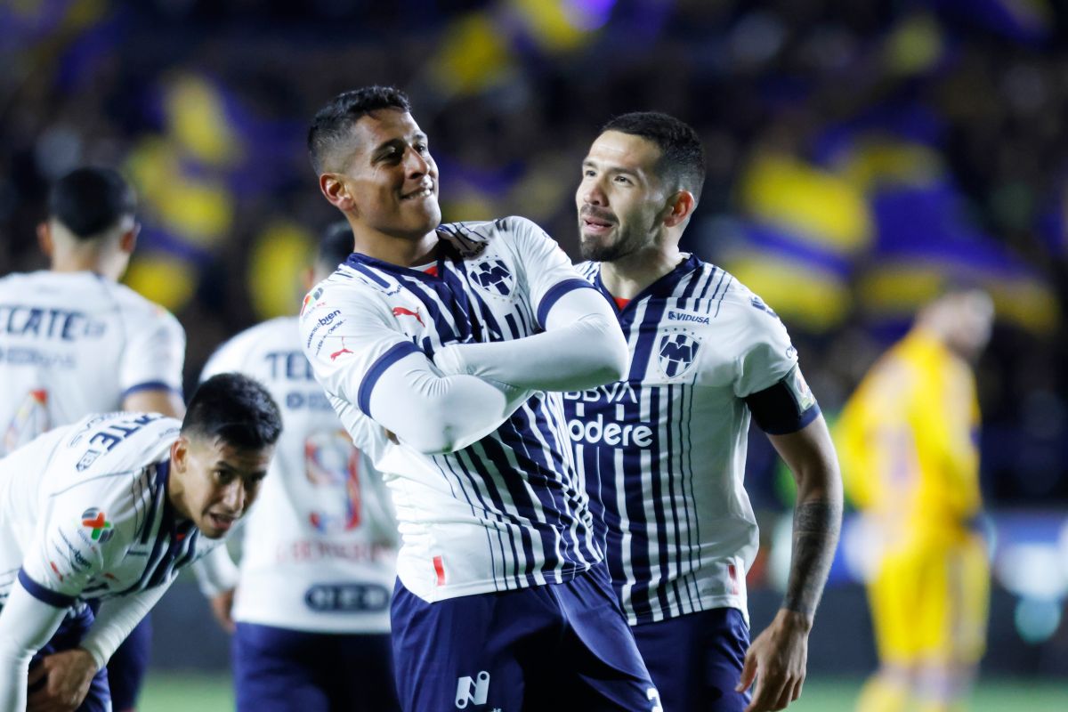 Monterrey celebra el gol contra Tigres en el Clásico Regio.