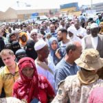 Europeos, asiáticos y africanos se preparan para embarcar con destino a Arabia Saudí, en Puerto Sudan y huir del conflicto bélico que inició en el país dos semanas atrás.
