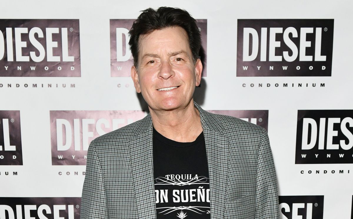 Al parecer Charlie Sheen ha limado asperezas con el productor Chuck Lorre.