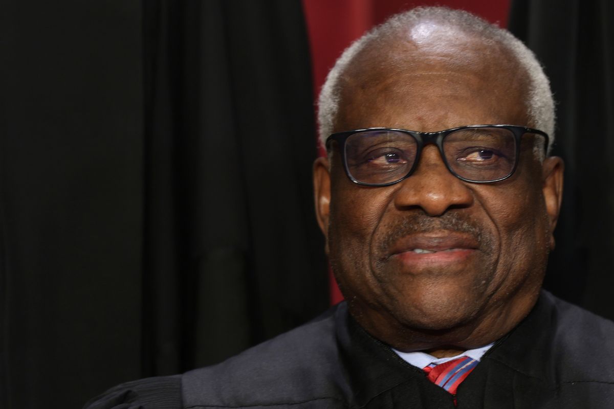 Clarence Thomas está en medio del escándalo por aceptar lujosos regalos.