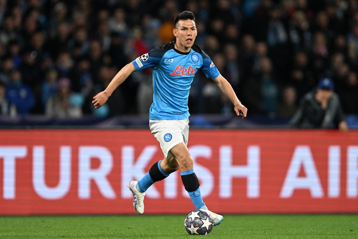 Hirving Lozano con el Napoli en la Champions League.