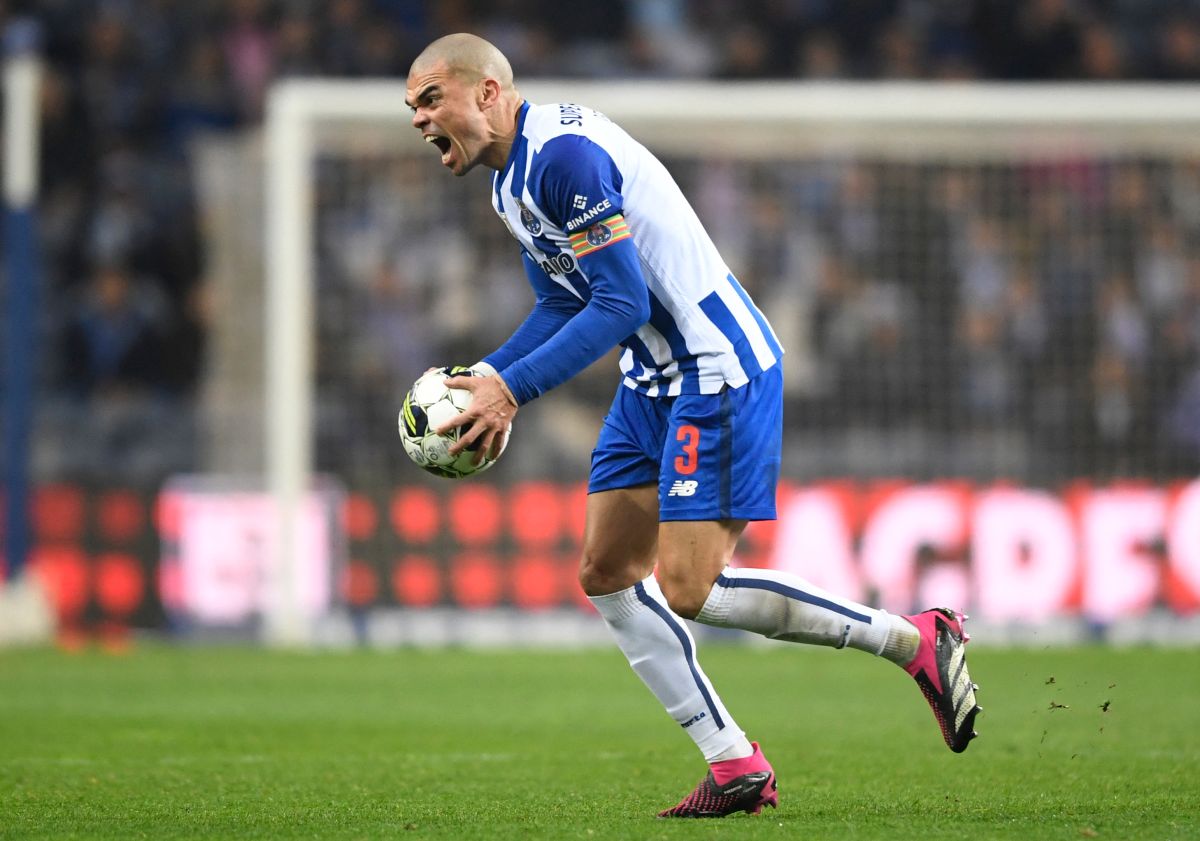 Pepe jugando con el Porto de Portugal.