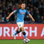 Hirving Lozano con el Napoli en la Champions League.