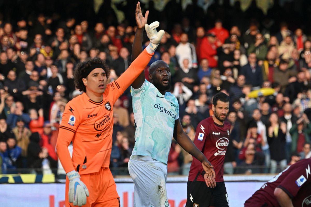 Guillermo Ochoa es una de las grandes figuras del Salernitana.