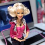 Conocida como la Barbie iraquí, Dalia Naeem se ha sometido a unas 43 intervenciones para parecerse a la icónica muñeca.